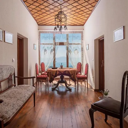 Archontiko Melanthi بيت ضيافة